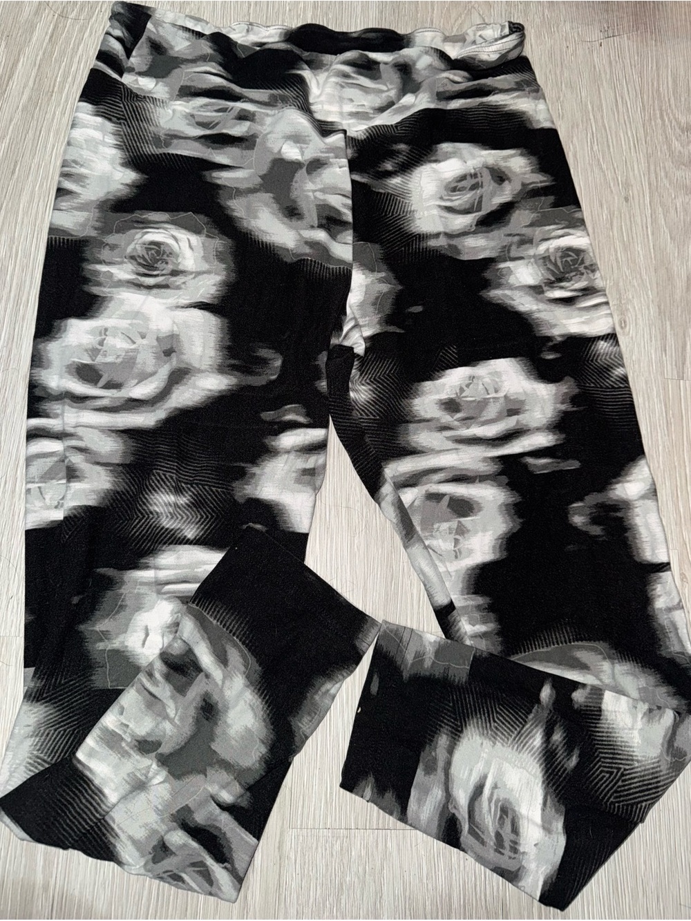 No Boundaries Black & White Rose Print Leggings